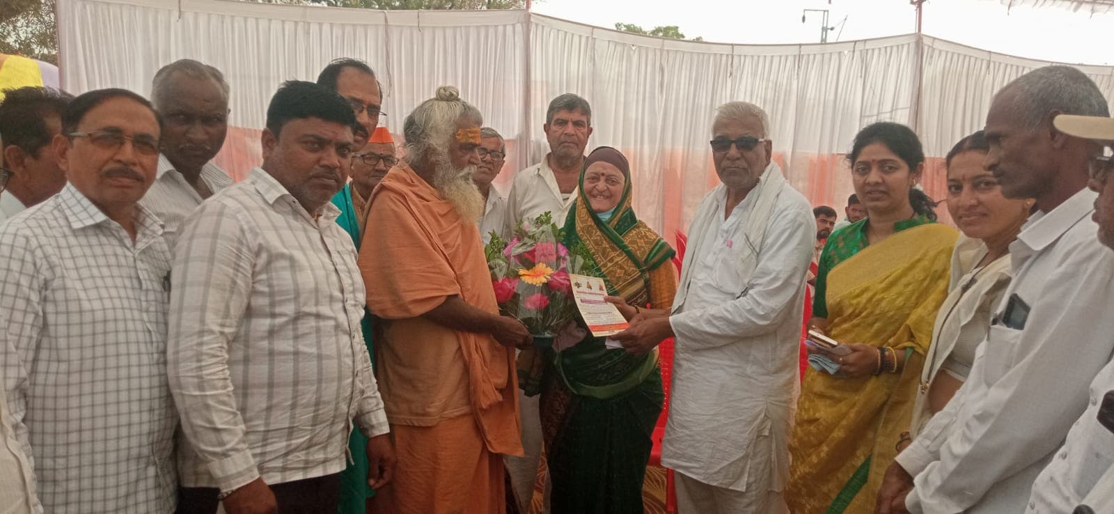 “खासदार स्मिताजी वाघ यांची कपिलेश्वर मठाधिपतींची सदिच्छा भेट; मंदिर व निंब-पाडळसे रस्ता प्रश्नांवर सकारात्मक चर्चा”